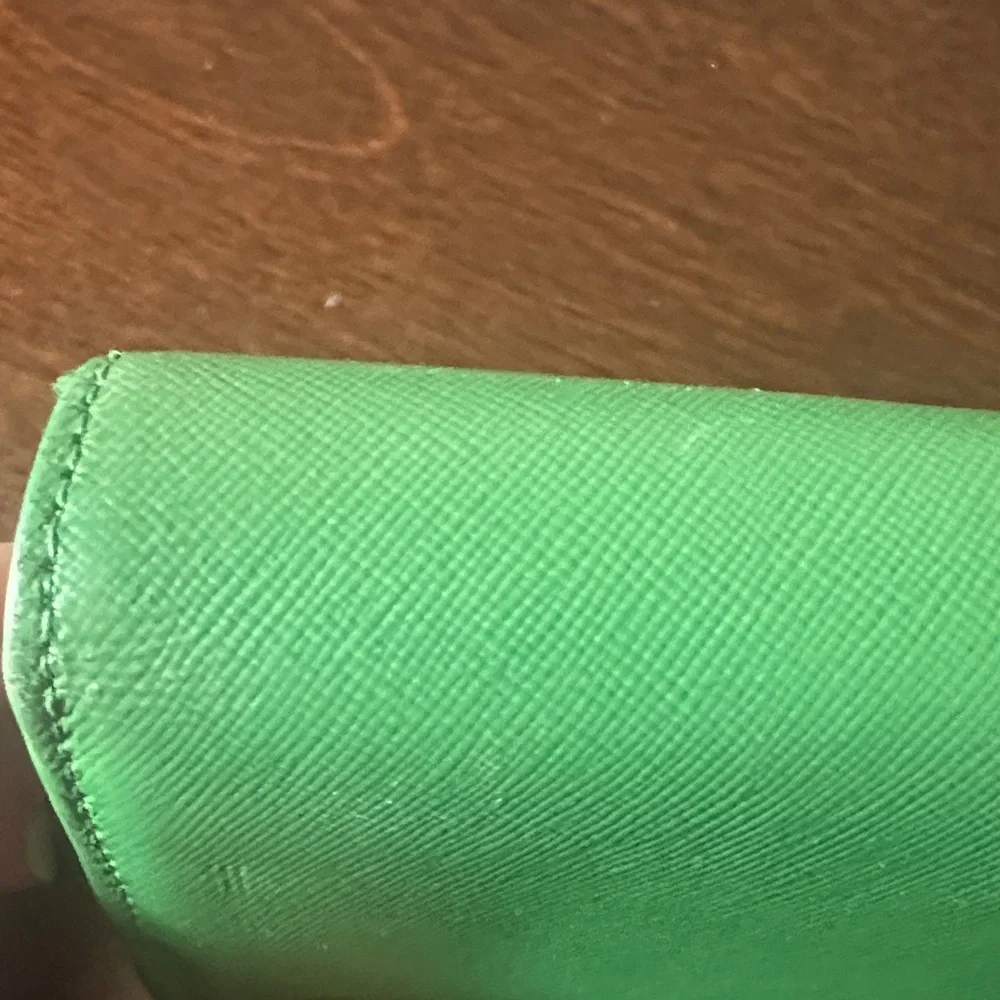 Tory Burch Bright Green Leather Continental Wallet with Gold Logo - Picture 8 of 13